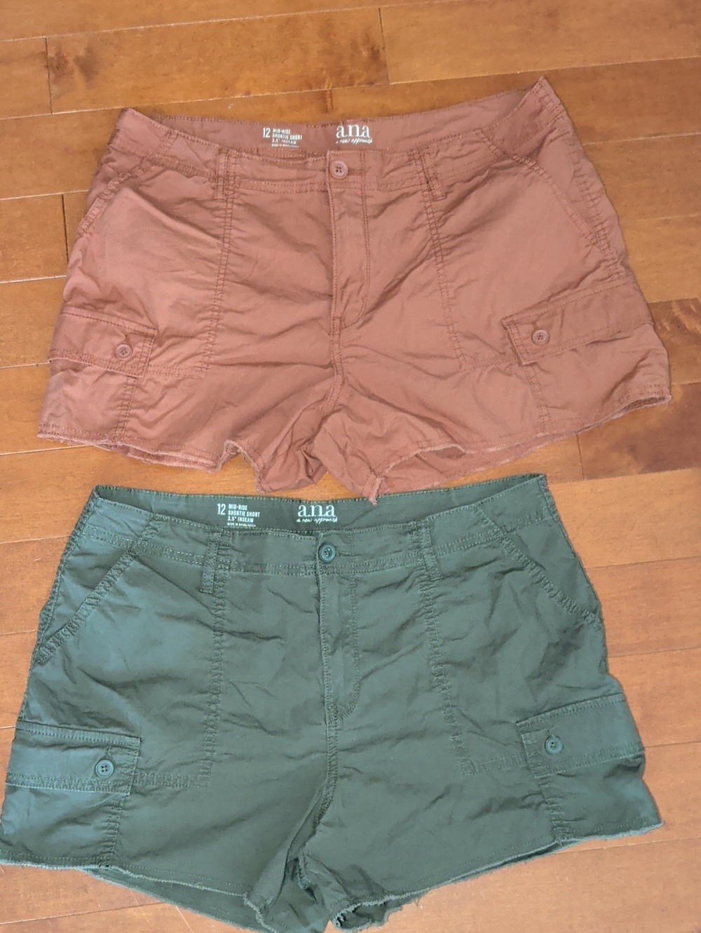 a.n.a Two-Pack Cargo Shorts in Rust and Olive Size 12